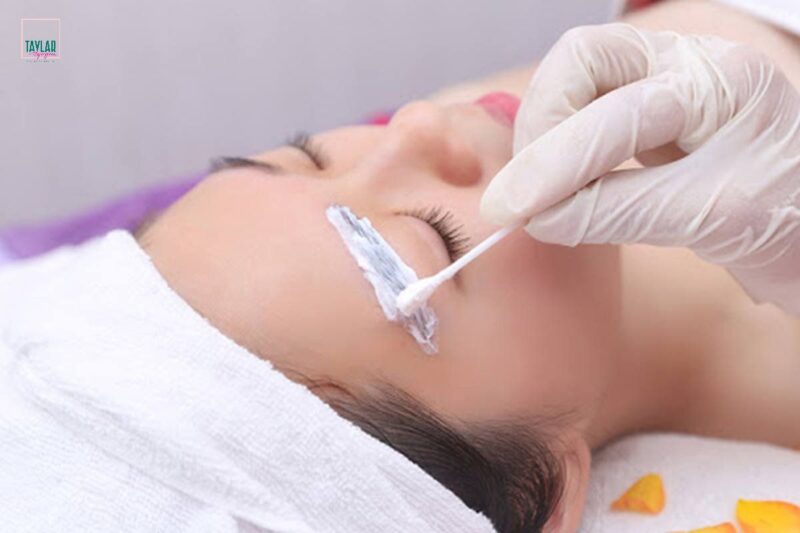 Hiện tượng chân mày sưng đỏ