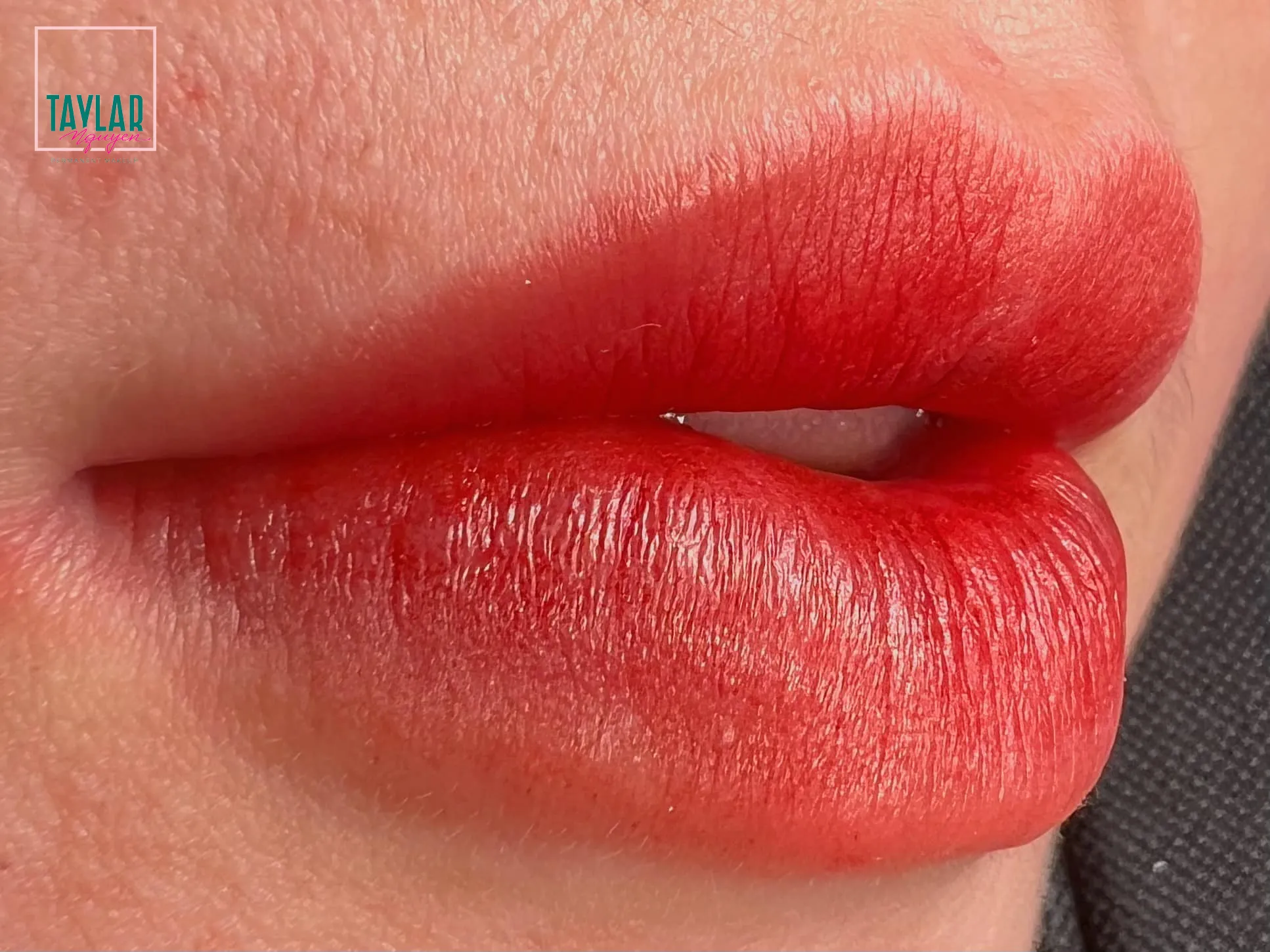 Phun môi đỏ Ruby giúp lên màu căng mọng tự nhiên
