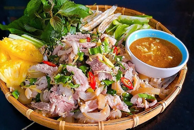 Sau phun môi ăn thịt dê có thể dẫn đến tình trạng khó lên màu môi