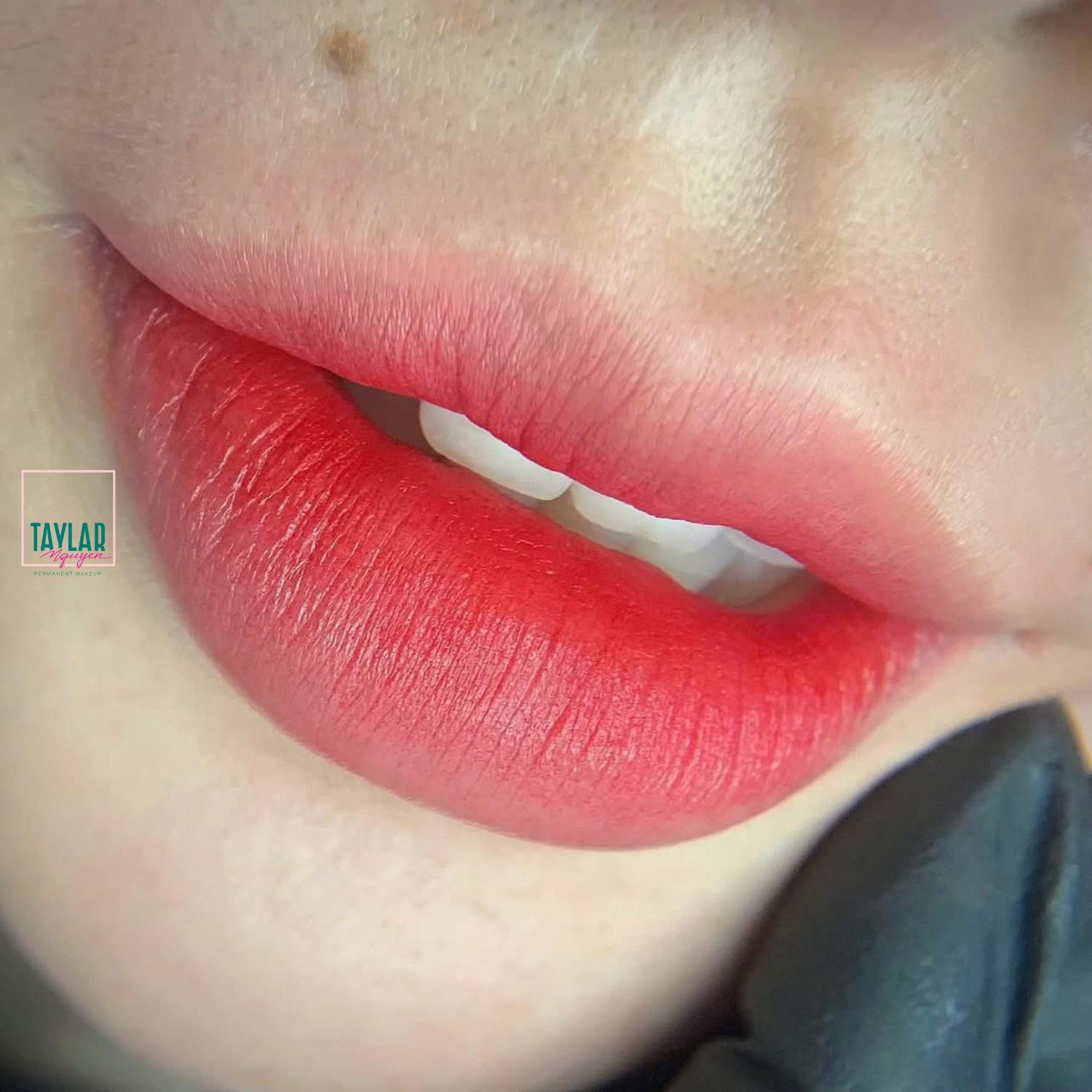 Phun môi nano có tốt không?