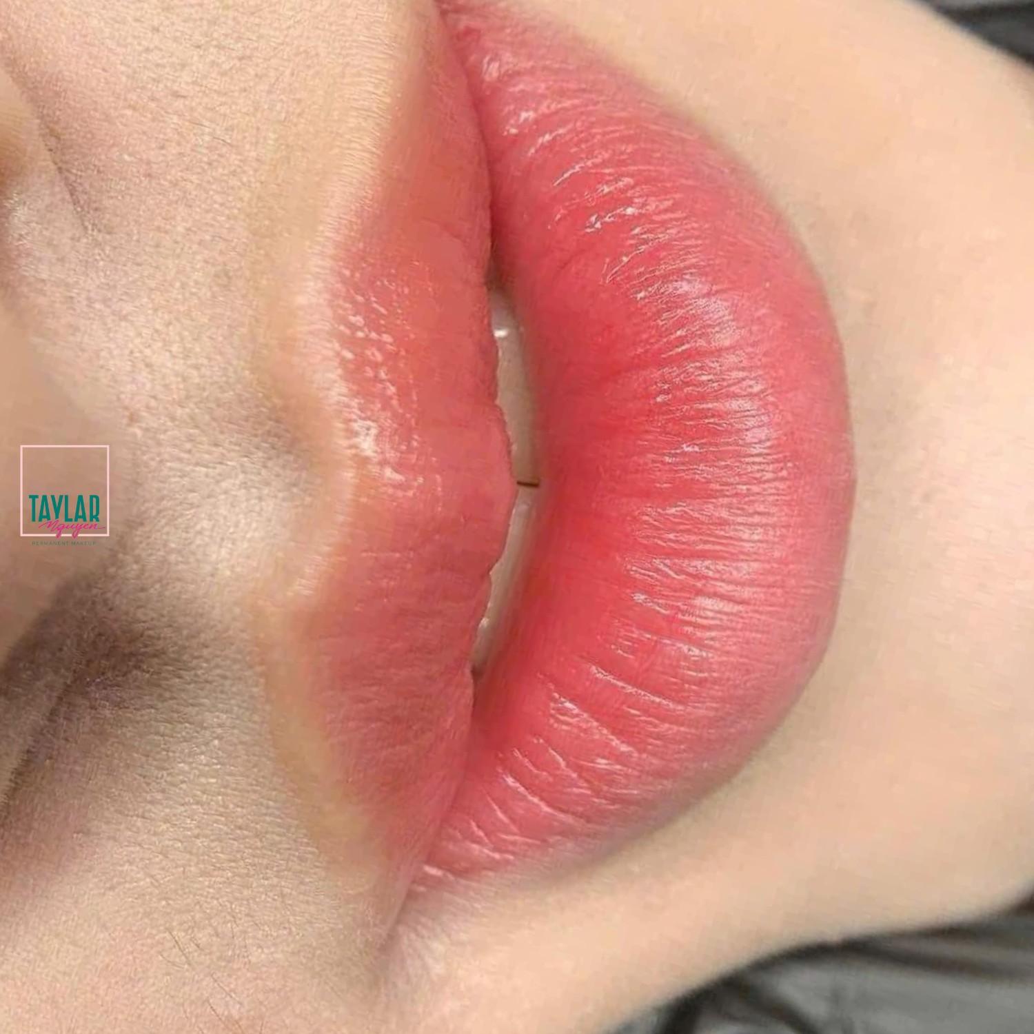 Phun môi Nano màu hồng baby