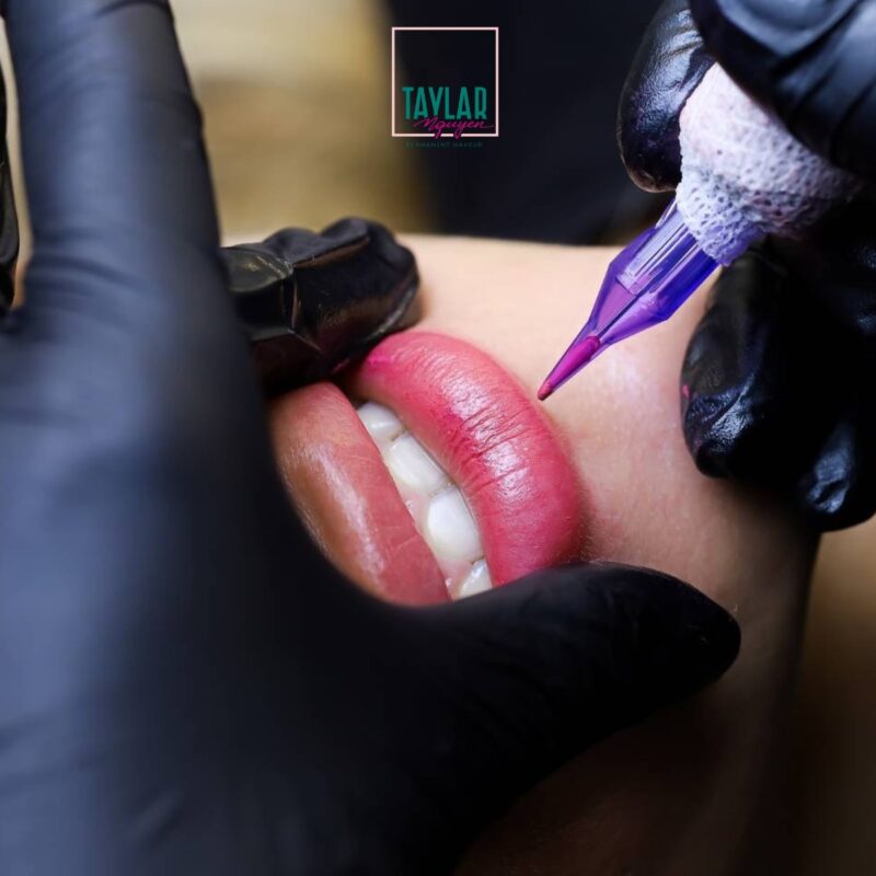 Bước 3: Thực hiện xăm môi màu cam hồng